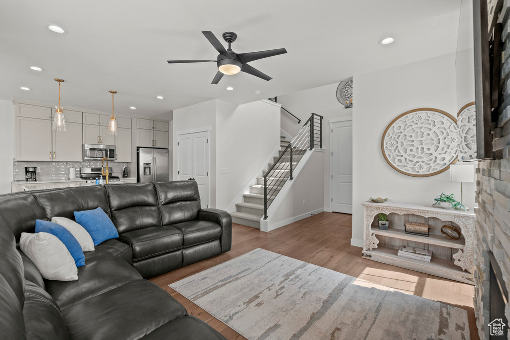 Photo 11 for MLS #2110069 at 498 W Glenview Loop