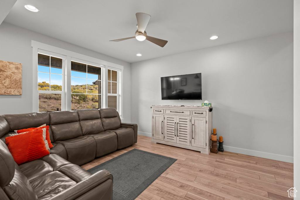 Photo 7 for MLS #2110071 at 1132 W Wasatch Springs Rd