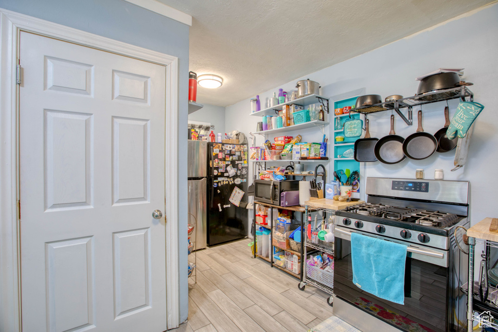 Photo 4 for MLS #2110085 at 3143 Ogden Ave