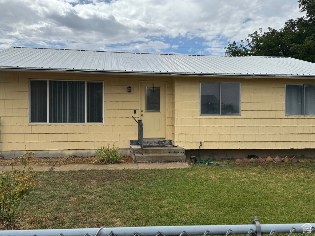 Photo 3 for MLS #2110088 at 366 Belaire Cir