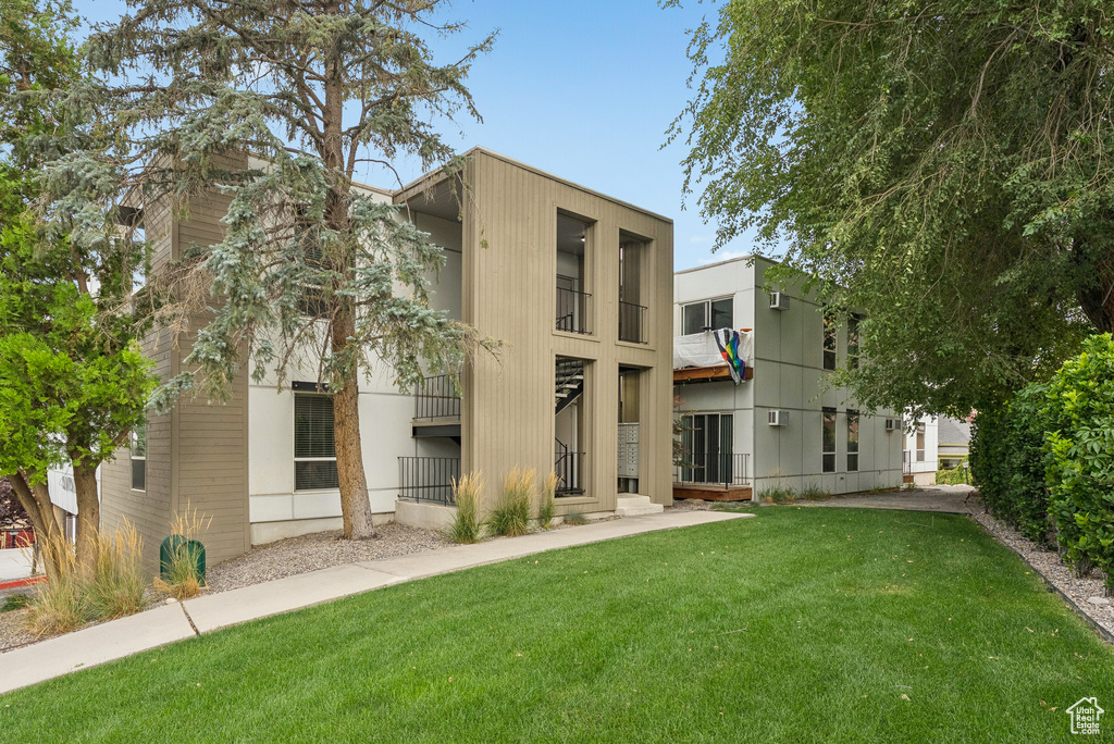 Photo 2 for MLS #2110104 at 172 W Clinton Ave