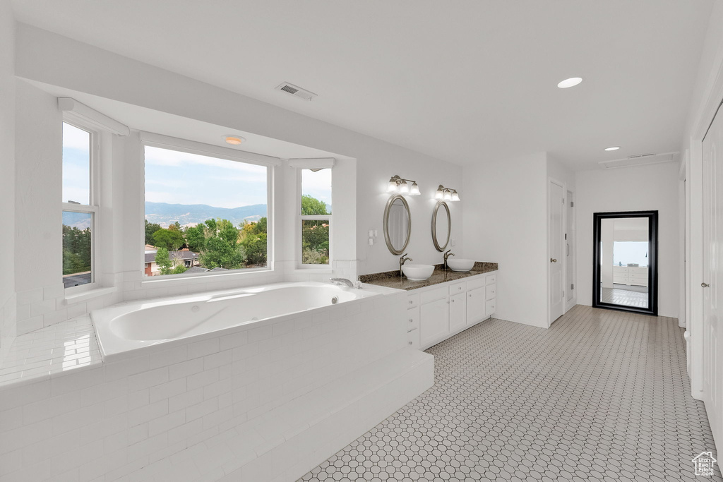 Photo 17 for MLS #2110110 at 585 E Marialana Way
