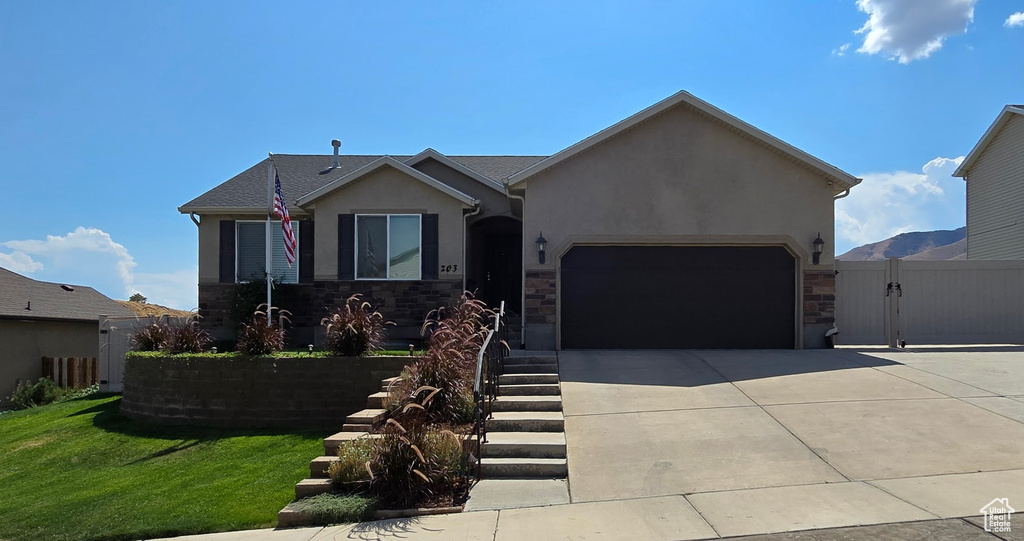 203 W CARACARA ST Saratoga Springs, UT 84045