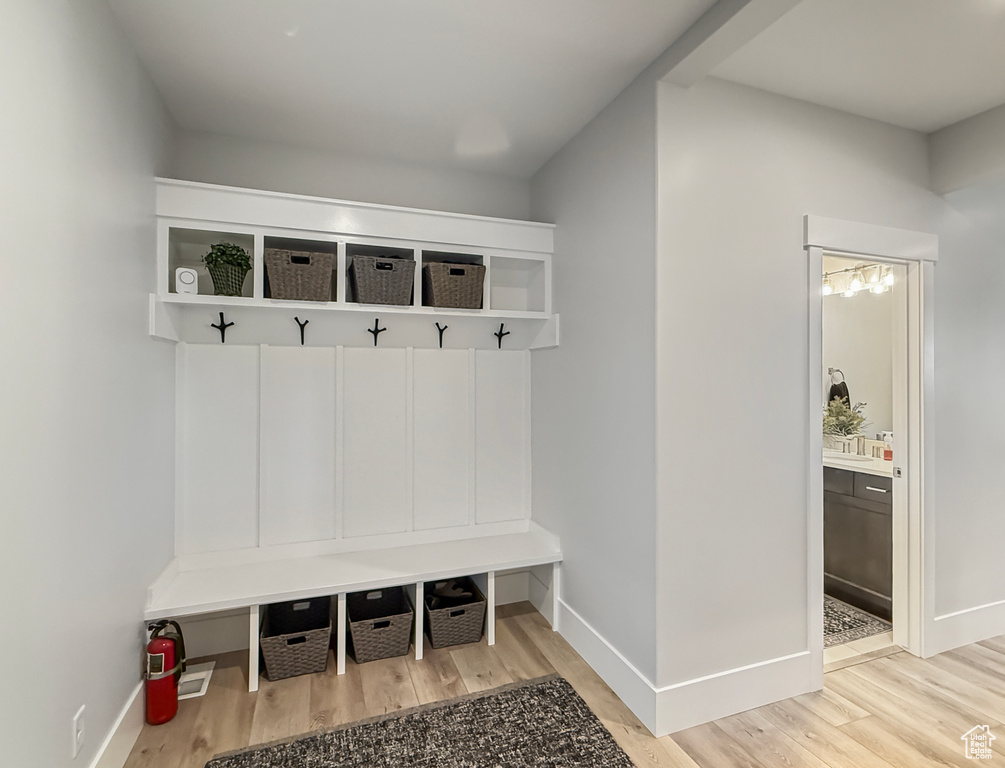 822 E MOUNTAIN RD North Ogden, UT 84414