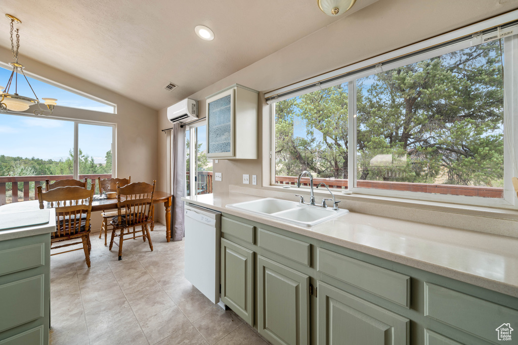 Photo 9 for MLS #2110150 at 635 N Cougar Ln
