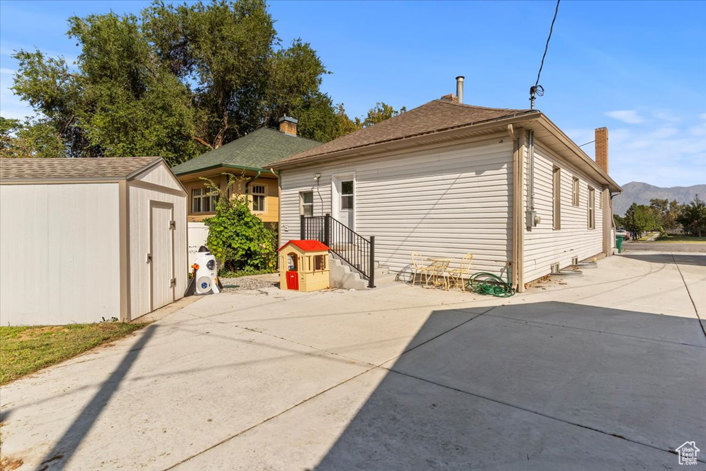 Photo 19 for MLS #2110167 at 949 E 24th St