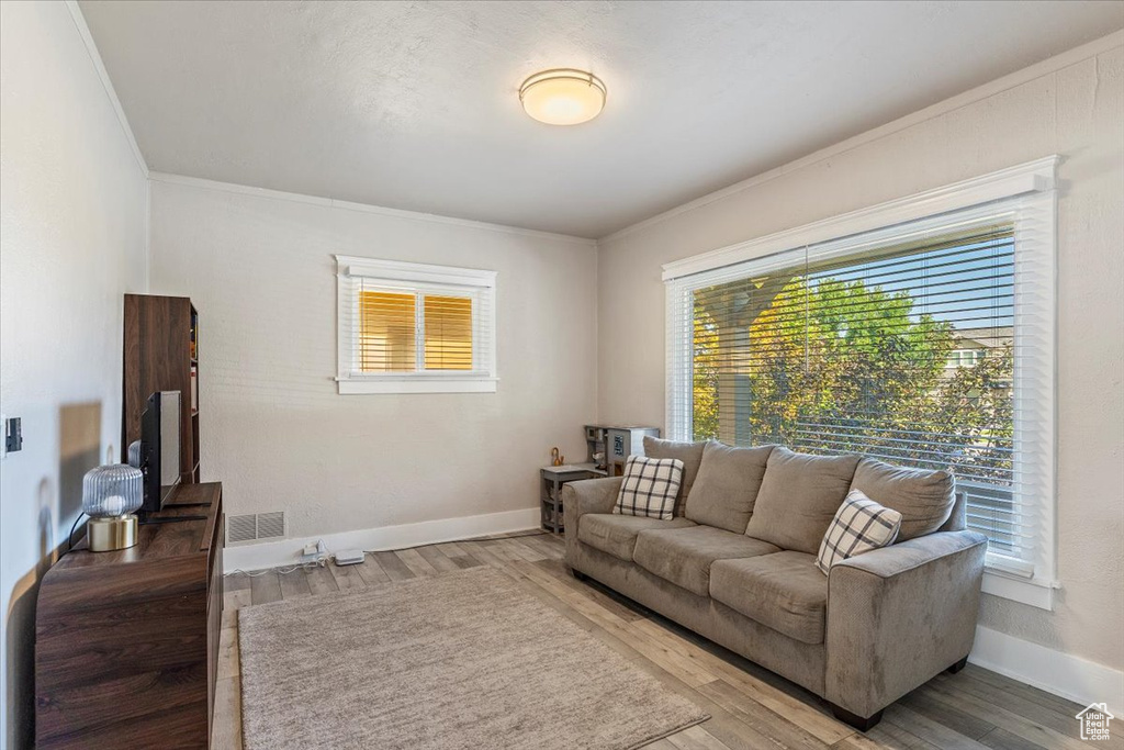 Photo 6 for MLS #2110167 at 949 E 24th St