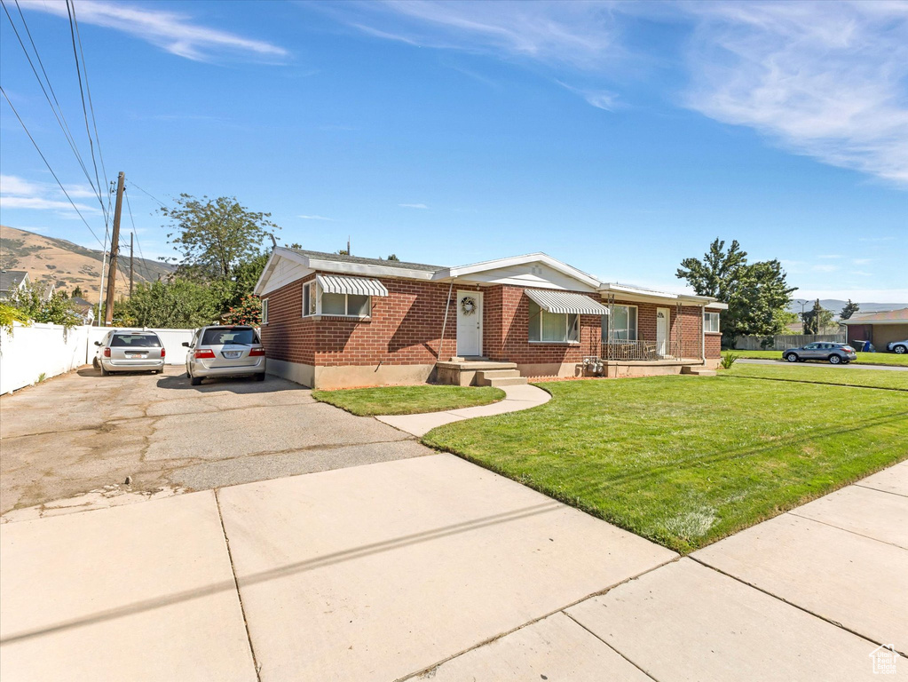Photo 2 for MLS #2110196 at 1410 N 200 West