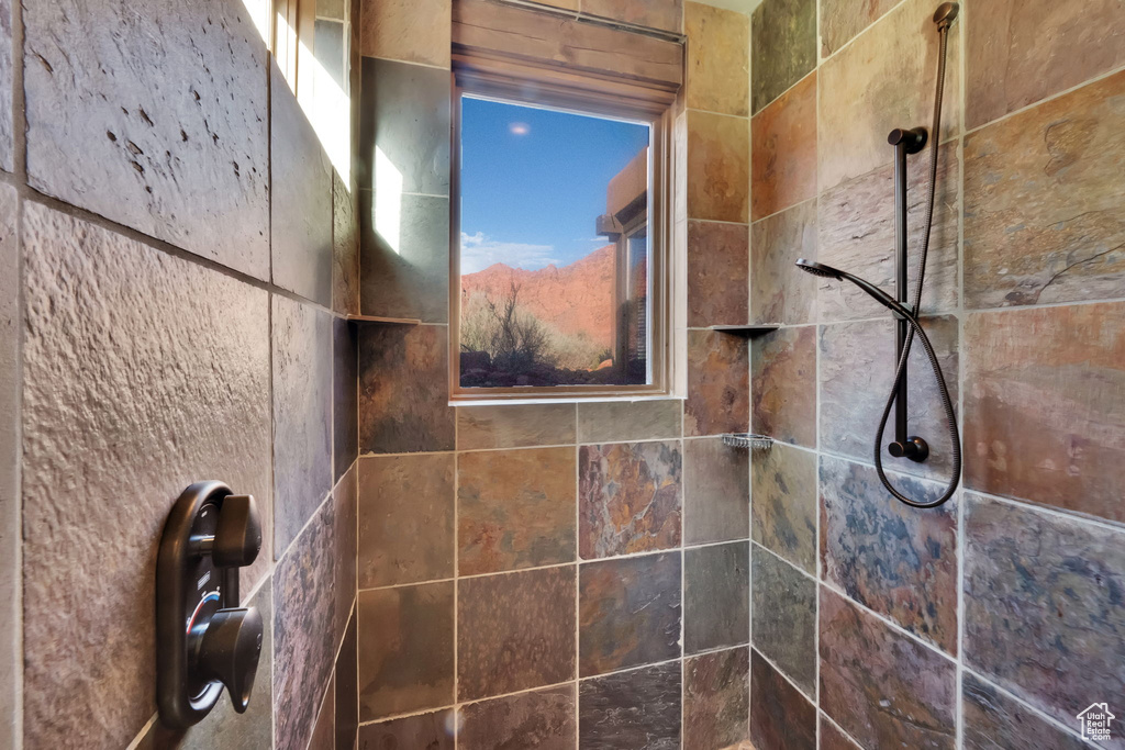 Photo 25 for MLS #2110249 at 1060 W Wintook Dr