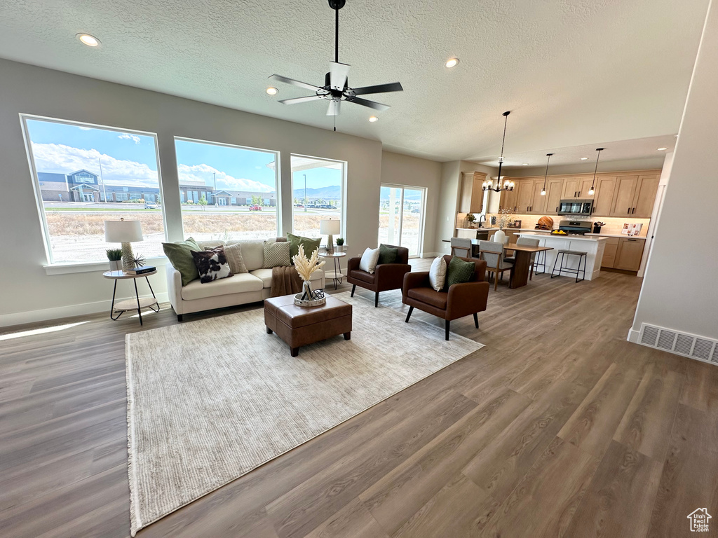 Photo 10 for MLS #2110260 at 634 E Cedar Ct