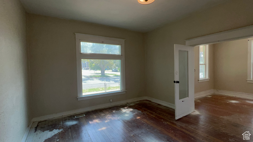 Photo 2 for MLS #2110265 at 902 24th St