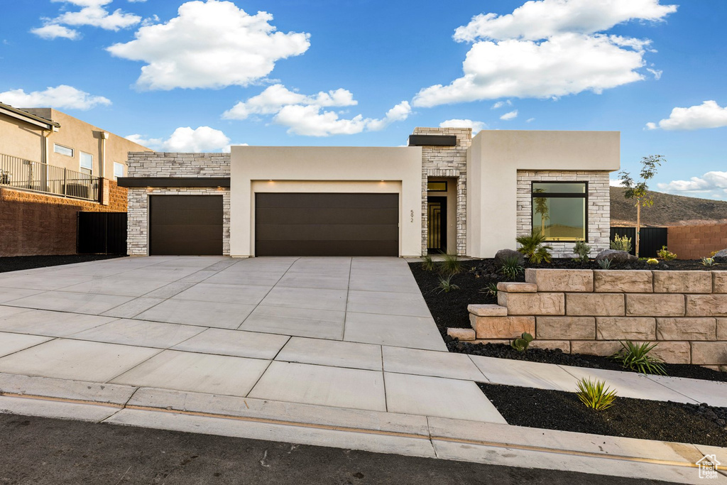 Photo 2 for MLS #2110278 at 592 S 1800 West