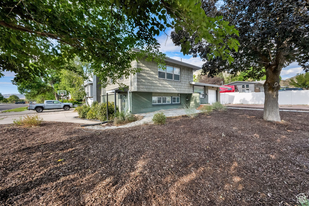 Photo 3 for MLS #2110299 at 3113 E Upland