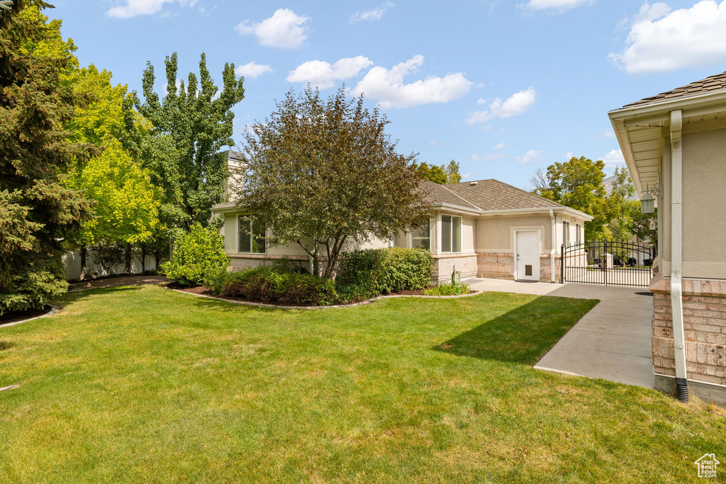8002 S SIESTA DR Sandy, UT 84093