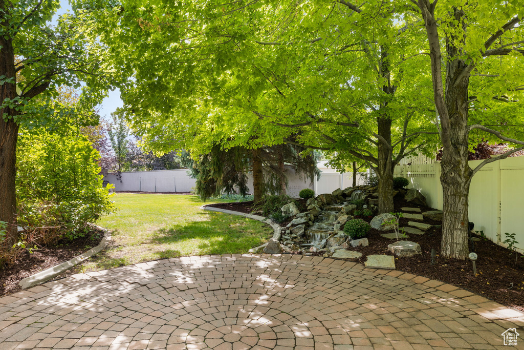 8002 S SIESTA DR Sandy, UT 84093