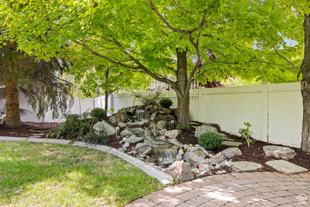 8002 S SIESTA DR Sandy, UT 84093