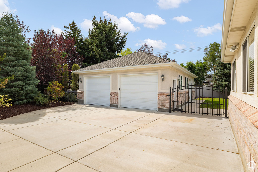 8002 S SIESTA DR Sandy, UT 84093