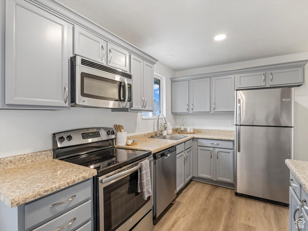 6063 S AQUARIUS DR Kearns, UT 84118