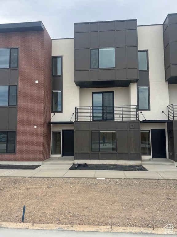 Photo 2 for MLS #2110473 at 599 E Betsey Cv #23