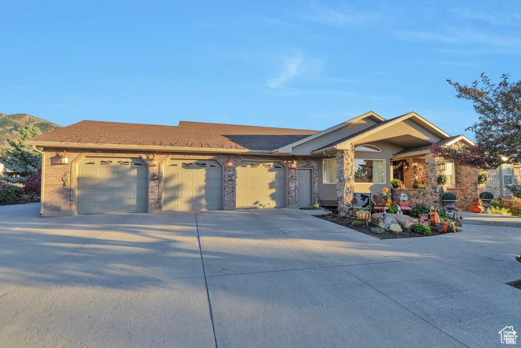 1040 E CANYON RD Hyde Park, UT 84318