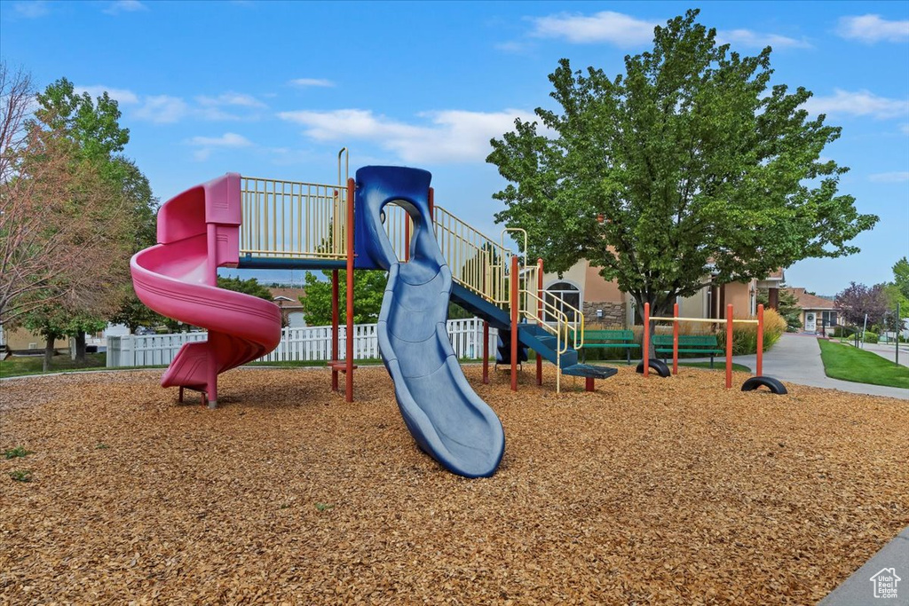 9597 S HIDDEN POINT DR Sandy, UT 84070