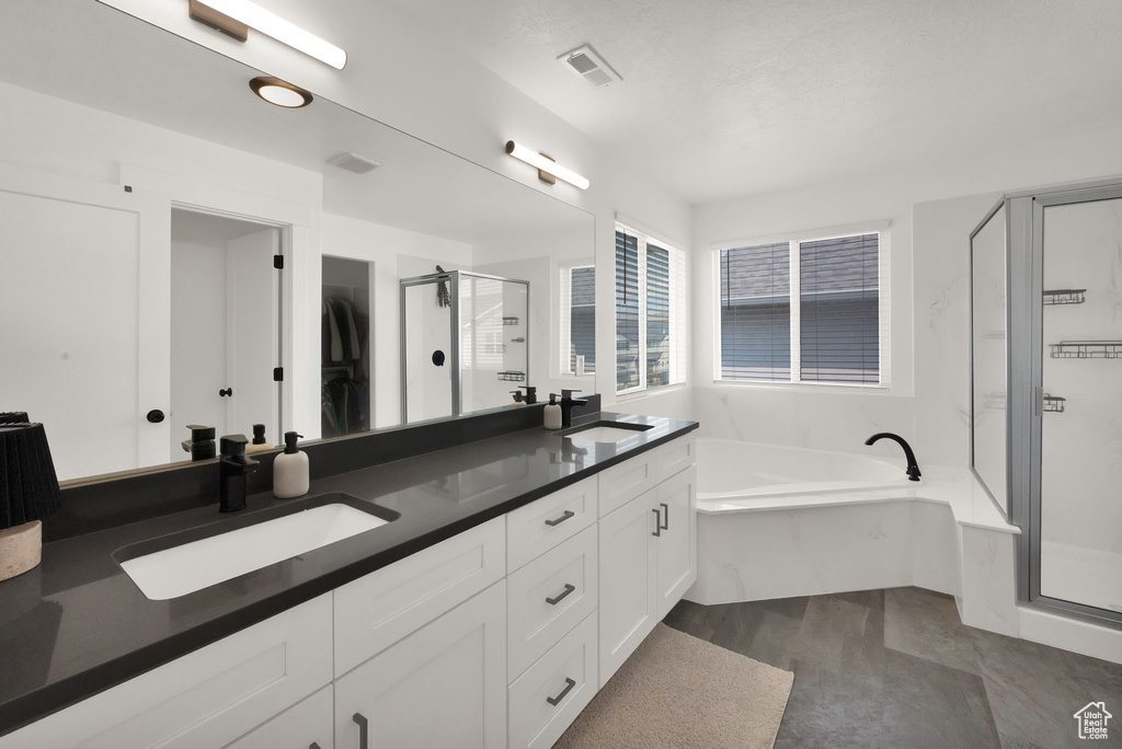 Photo 19 for MLS #2110585 at 4247 E Tivon Ln