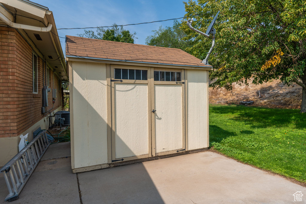 Photo 38 for MLS #2110602 at 816 Park Ln