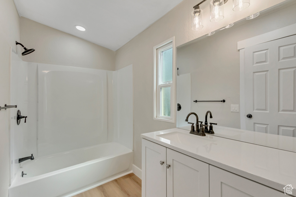 Photo 16 for MLS #2110610 at 562 Lancelot #60
