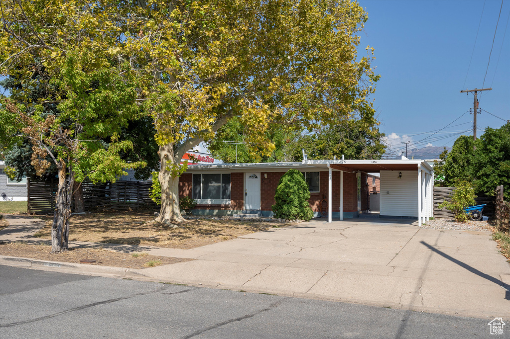 Photo 2 for MLS #2110645 at 1456 Scott Cir