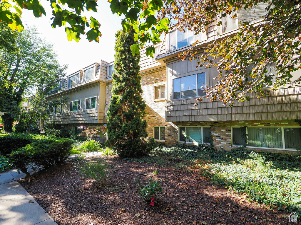 2220 E MURAY HOLLADAY RD #322 Holladay, UT 84117