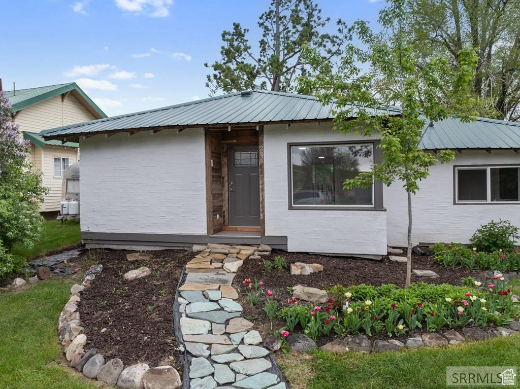 Photo 26 for MLS #2110719 at 225 W Kootenai Ave