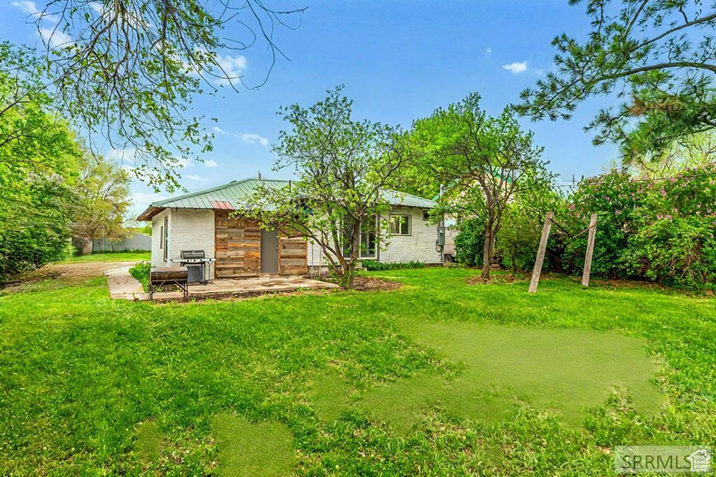 Photo 2 for MLS #2110719 at 225 W Kootenai Ave