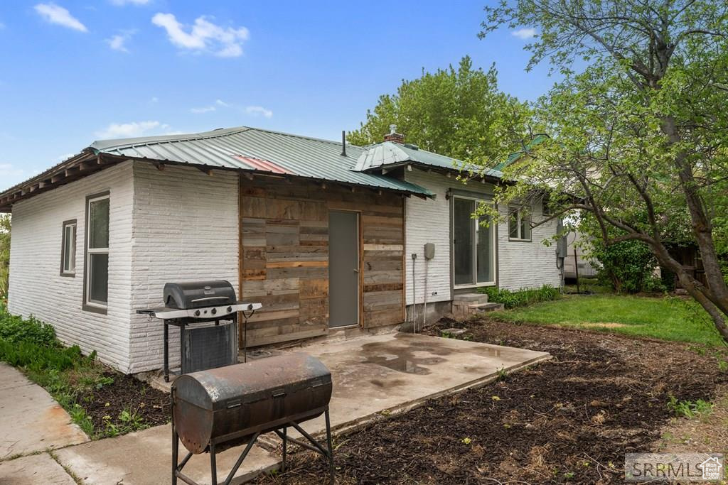 Photo 23 for MLS #2110719 at 225 W Kootenai Ave