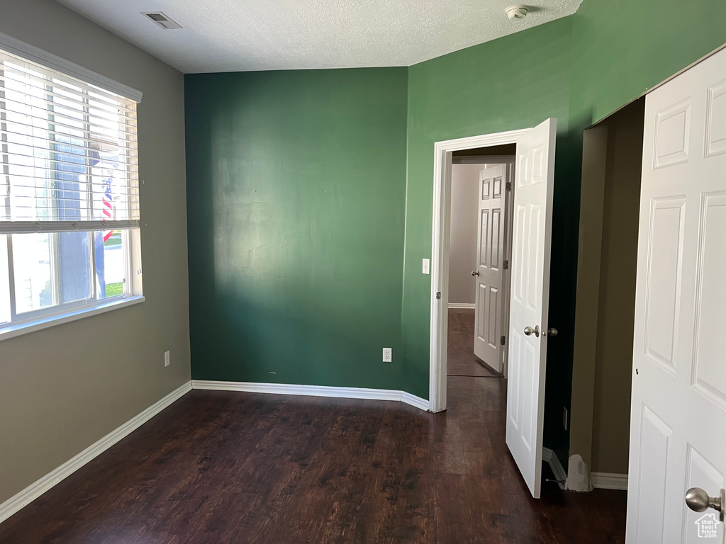 Photo 10 for MLS #2110776 at 715 N Leeds Ct