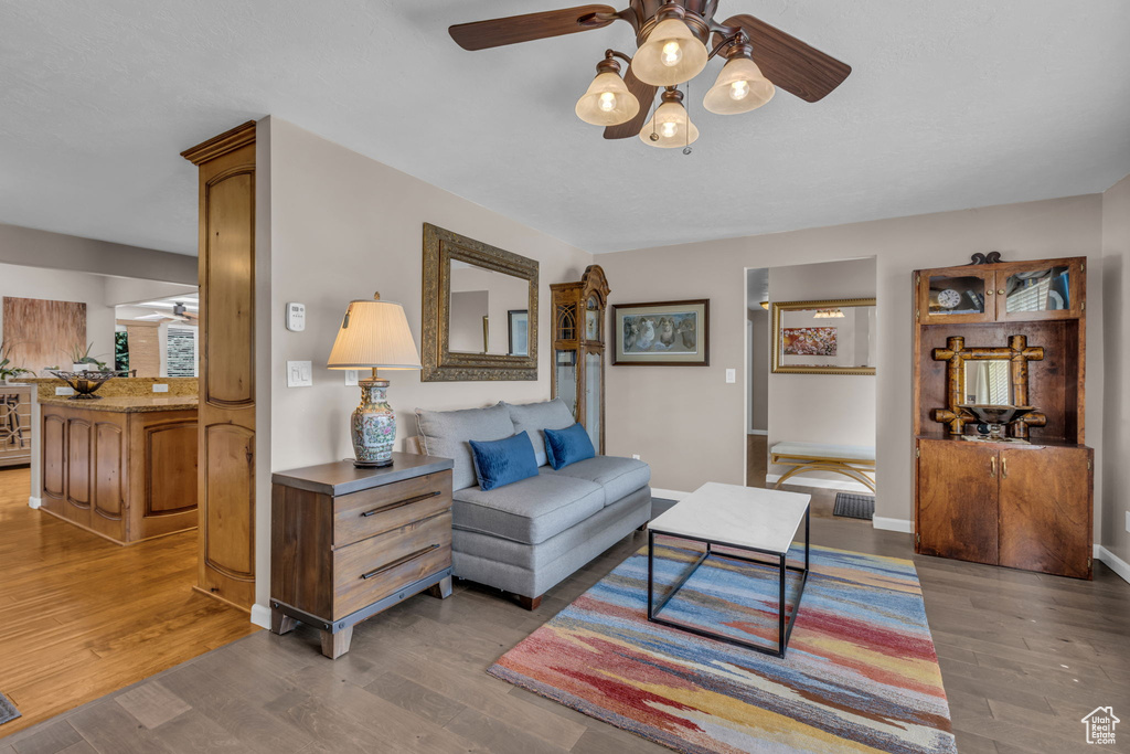 928 N 2075 W Farr West, UT 84404