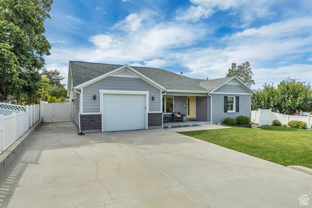 Photo 3 for MLS #2110788 at 2752 E Wardway Dr