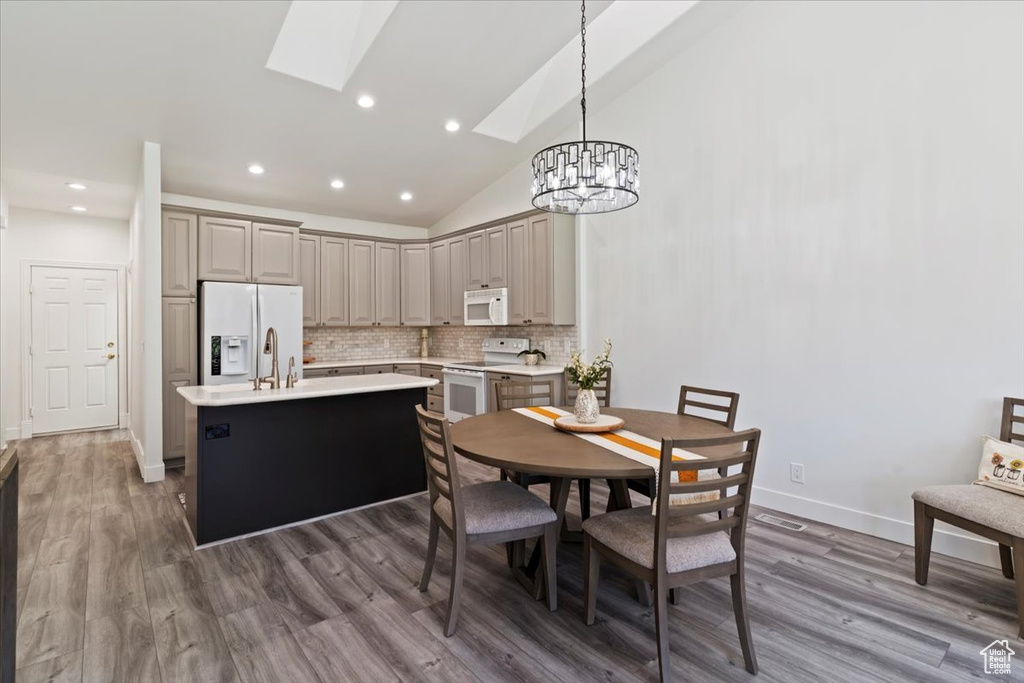 Photo 11 for MLS #2110793 at 212 Roseanne Cir