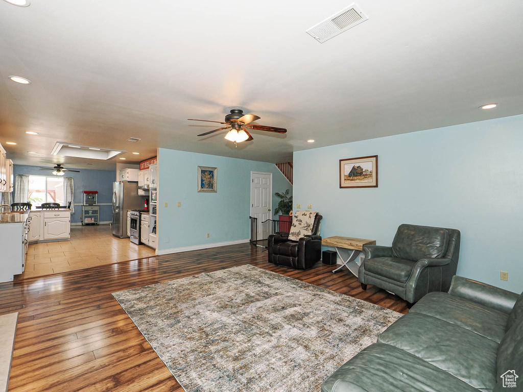 Photo 23 for MLS #2110798 at 415 N Columbus Ln