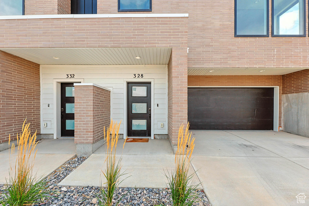 Photo 2 for MLS #2110829 at 328 E Tri Ln