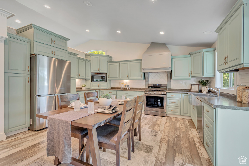 Photo 10 for MLS #2110837 at 812 S Saratoga Dr