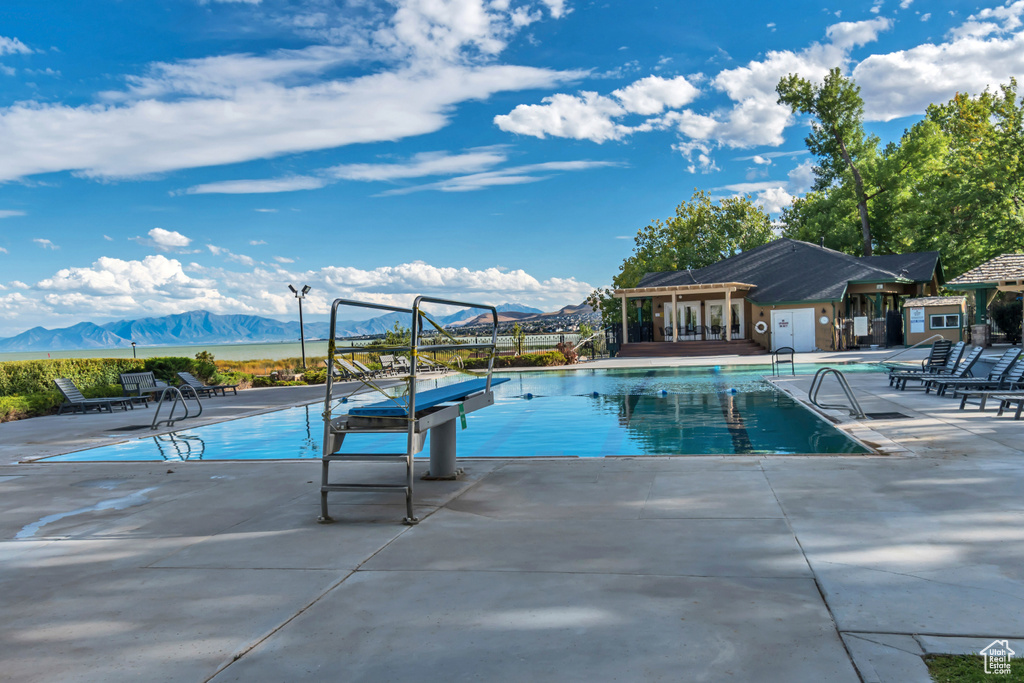 Photo 42 for MLS #2110837 at 812 S Saratoga Dr