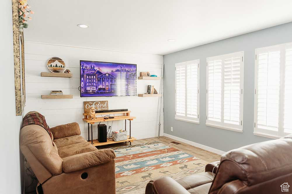 2536 N 2125 W Farr West, UT 84404