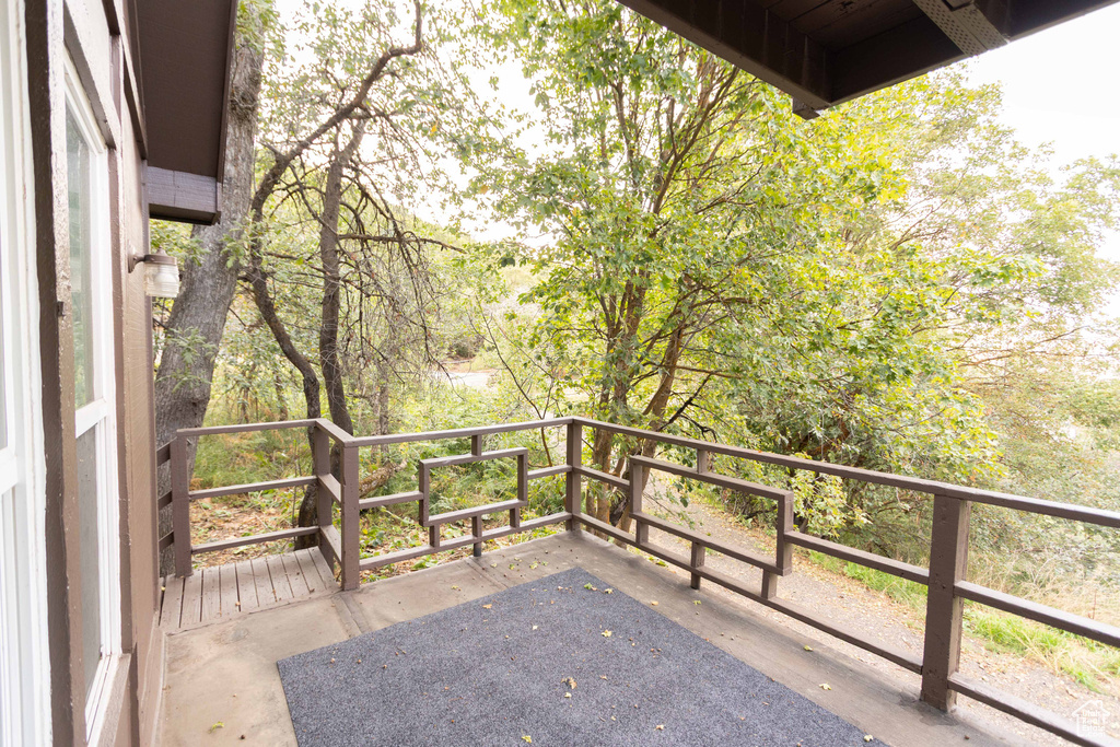 2562 N VIKING DR Eden, UT 84310