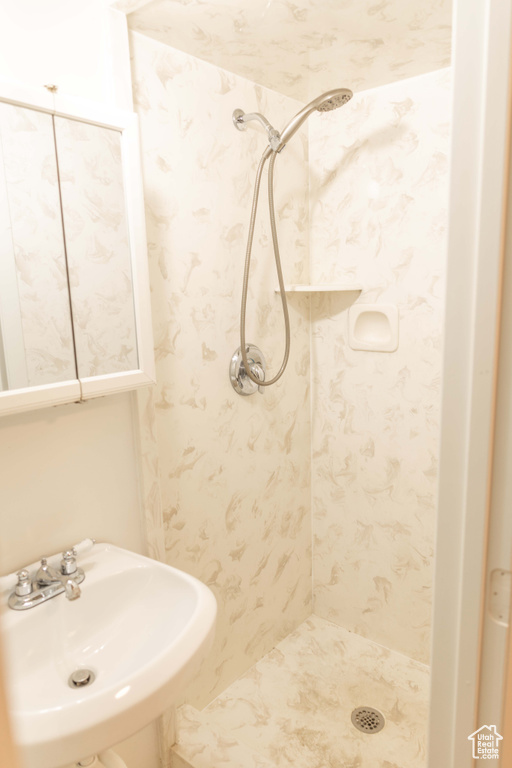 2562 N VIKING DR Eden, UT 84310