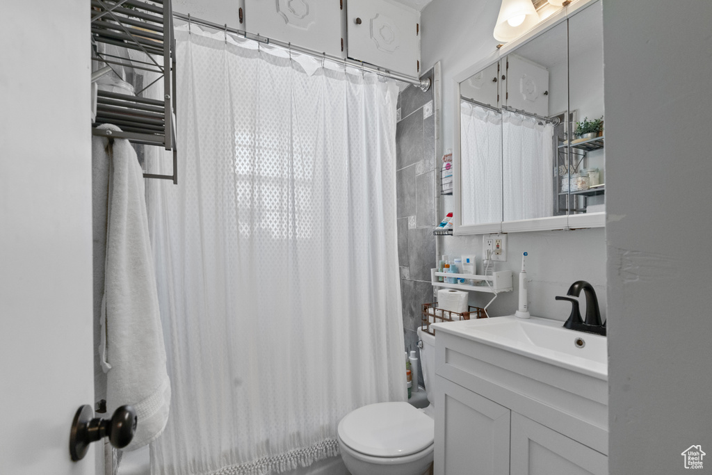 Photo 9 for MLS #2110853 at 131 S Country Club Dr