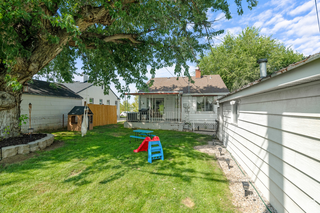 Photo 17 for MLS #2110853 at 131 S Country Club Dr