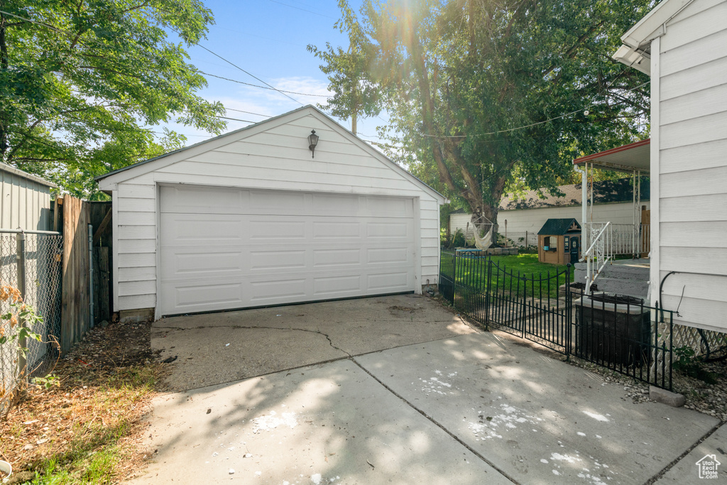 Photo 16 for MLS #2110853 at 131 S Country Club Dr
