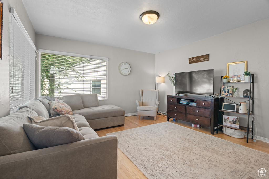 Photo 3 for MLS #2110853 at 131 S Country Club Dr