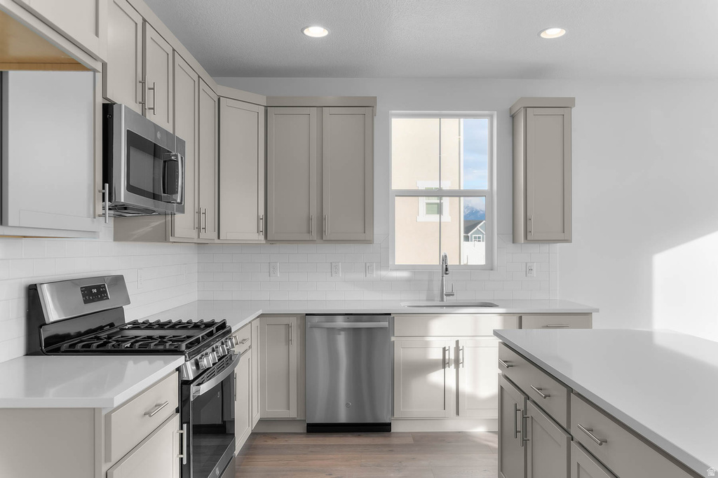 1295 W 2325 S Syracuse, UT 84075