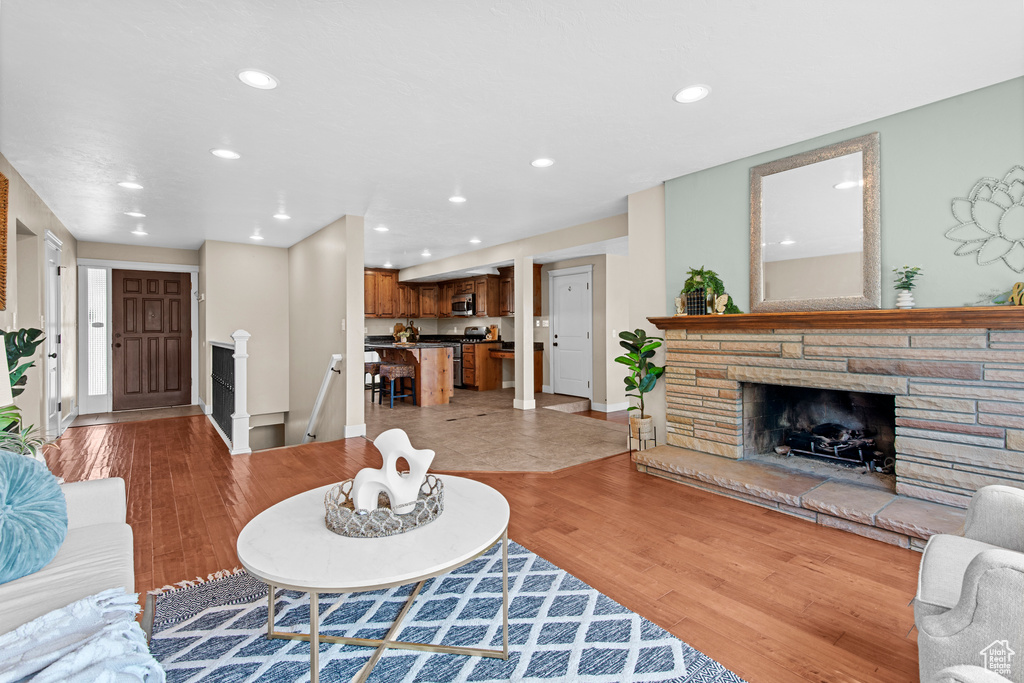 Photo 5 for MLS #2110892 at 3976 Pine Tree Dr